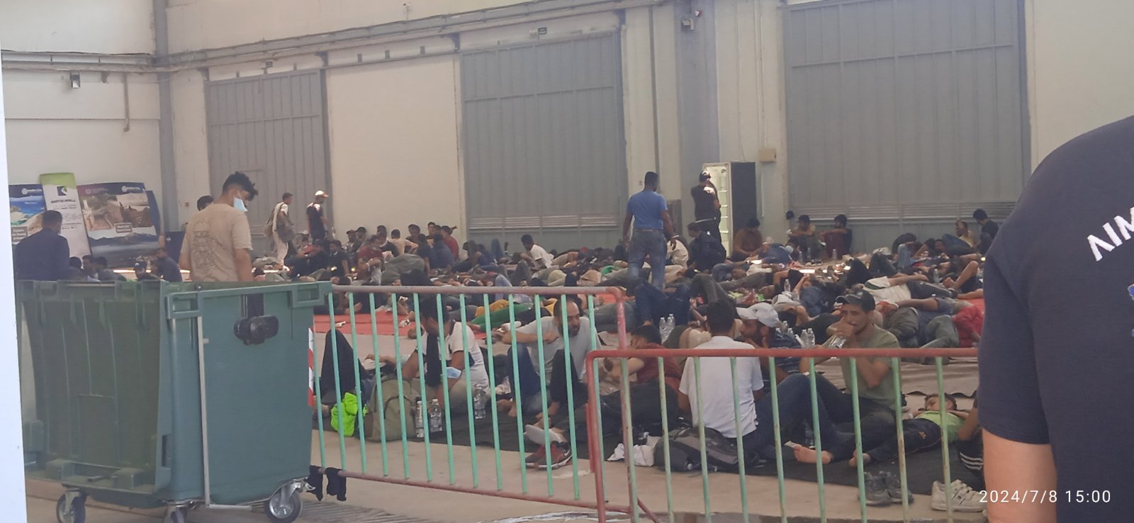 Ο χώρος προσωρινής διαμονής στο εκθεσιακό κέντρο της Αγυιάς στα Χανιά
